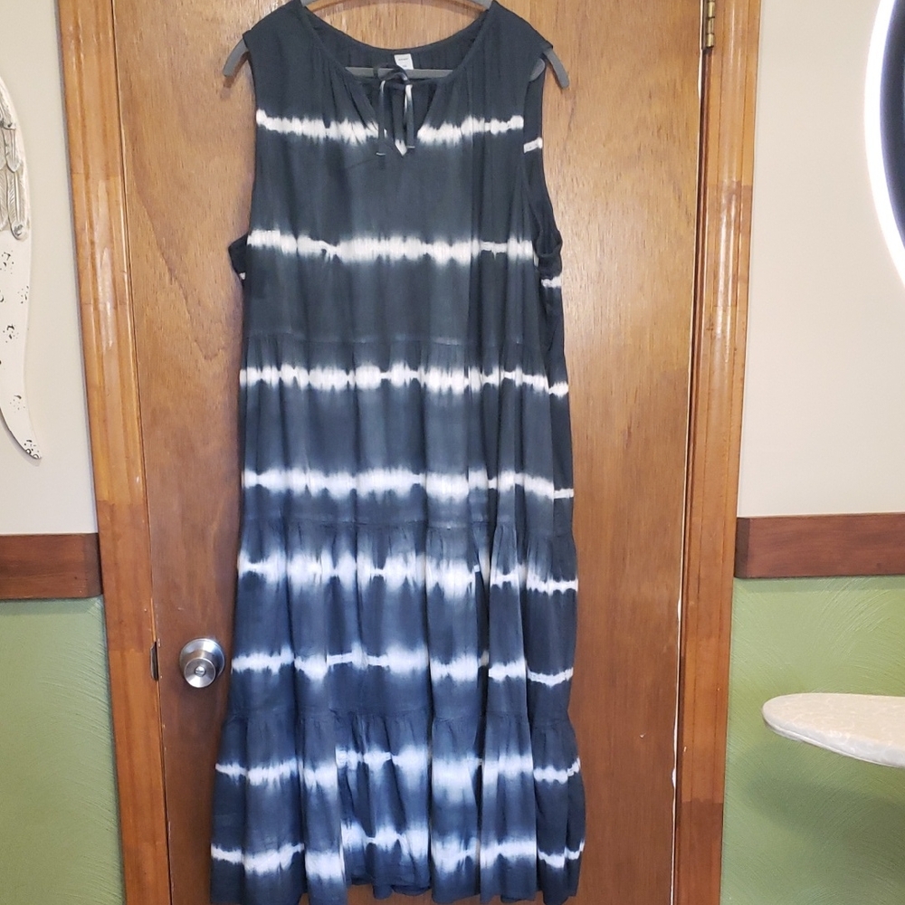Old Navy Blue/Gray and White Tie-Dye Sleeveless Maxi Dress